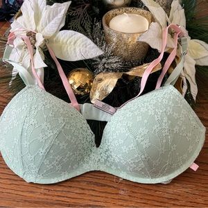 VICTORIA'S SECRET
Sexy Tee Wireless Smooth Push-Up Bra